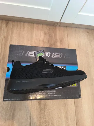 Zapatillas Skechers Negras Talla 44 EUR Nuevas