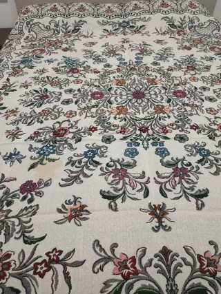 Retales de tela y colcha multicolor