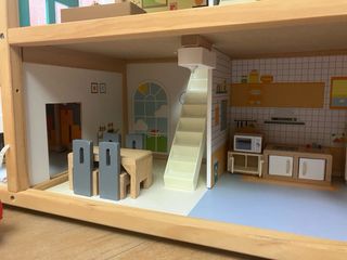 Casa de muñecas de madera