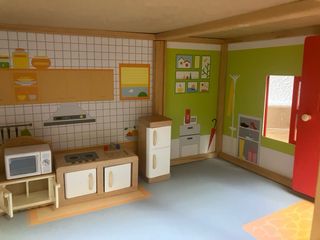 Casa de muñecas de madera