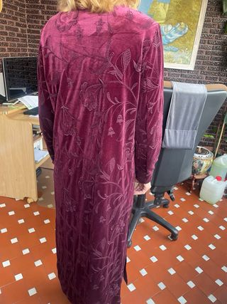 Abrigo kimono terciopelo burdeos Hoss Intropia