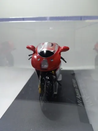 MV Agusta 750 F4S Escala 1:24