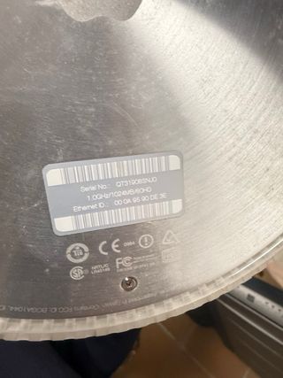 iMac G4 Apple con altavoces y teclado