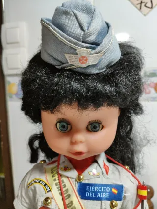 Muñeca funcionando militar antigua funcionando mil