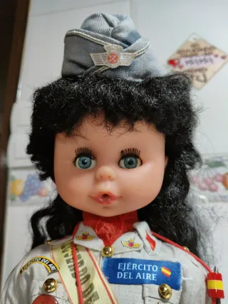 Muñeca funcionando militar antigua funcionando mil