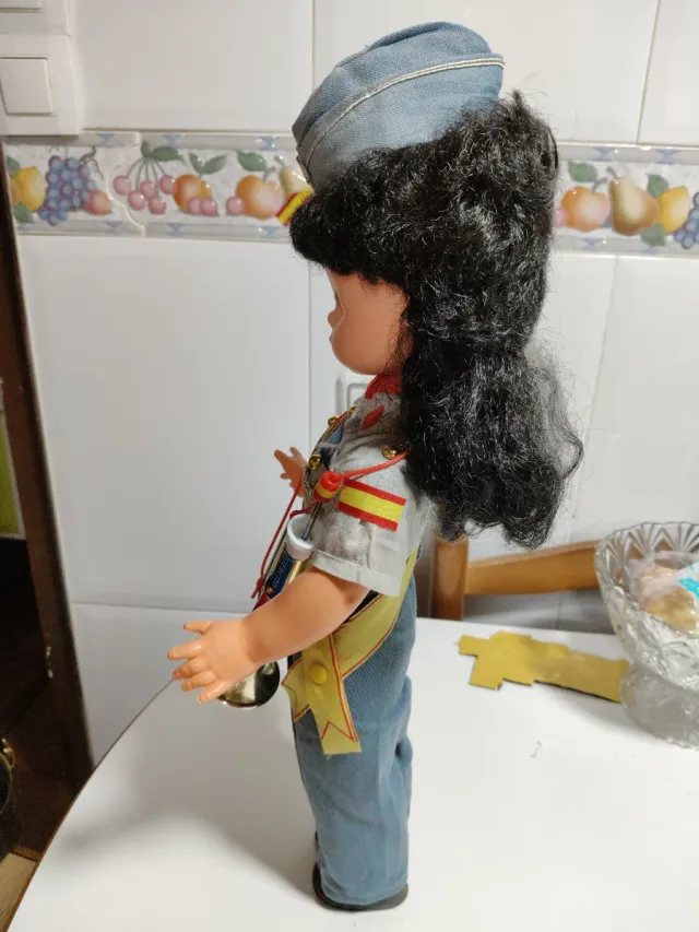 Muñeca funcionando militar antigua funcionando mil