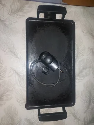 Plancha eléctrica negra