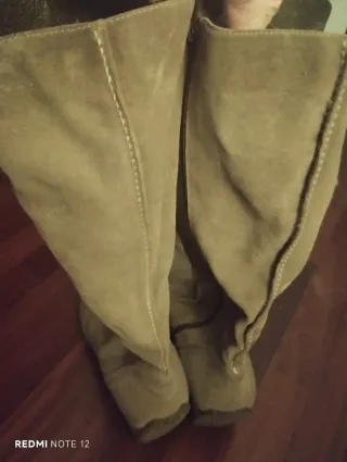 Stivali scamosciati beige