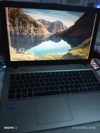 Ordenador portátil ASUS Plata