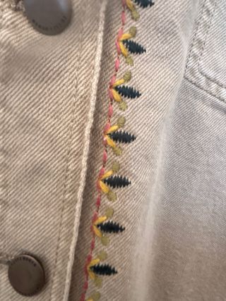 Chaqueta Zara bordada beige