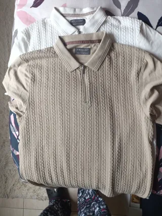 2 polos de hombre beige y blanco