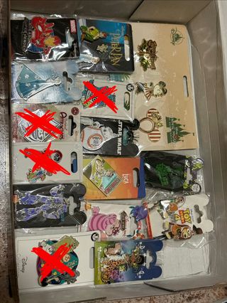 Pins Disneyland y Disney Store