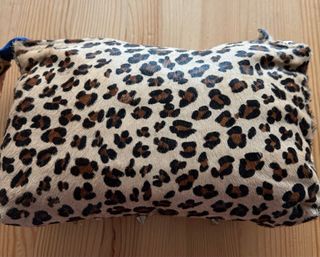 Bolso animal print con tachas