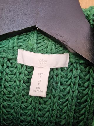 Suéter corto H&M verde punto grueso