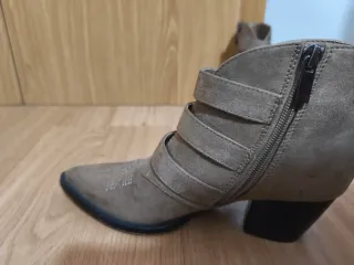 Botines beige T.37 con hebillas