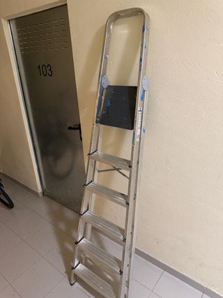 Escalera de aluminio plegable