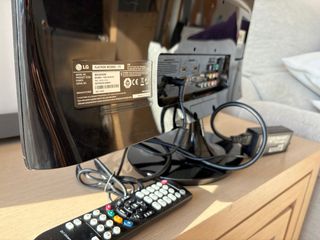 Monitor TV LG Full HD M2380DM con mando y cable