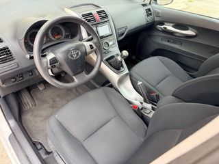 Toyota Auris 2012