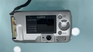 Cámara Digital FOTO-VIDEO SANYO VP-R1 1.3 MPC