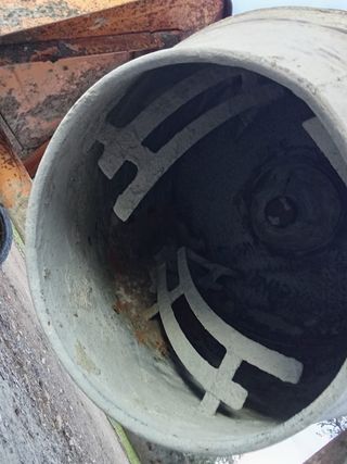 Hormigonera de obra oxidada