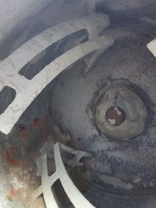 Hormigonera de obra oxidada