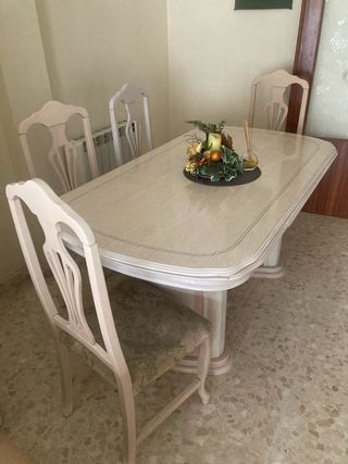 Mesa comedor y 4 sillas