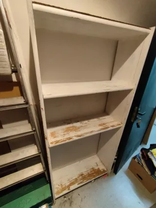 Estantería de madera maciza