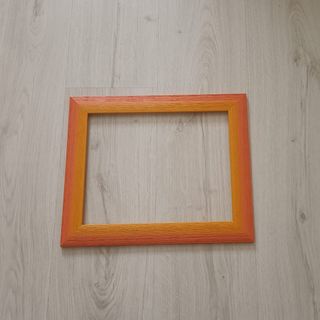 Marco de madera naranja