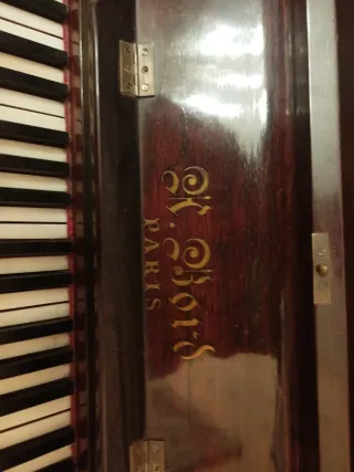 Piano antiguo de pared N Bord París