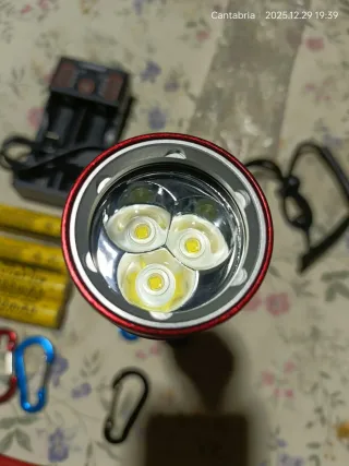 Linterna triple led roja pesca submarina