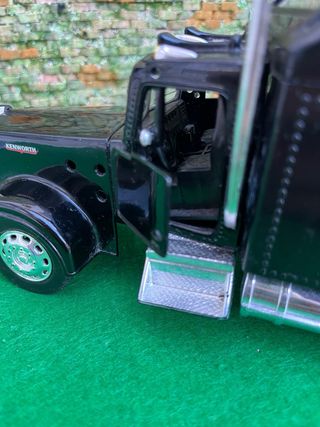 Camión tráiler – Escala 1:32