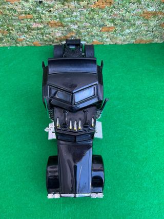 Camión tráiler – Escala 1:32