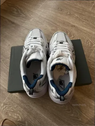 New Balance 530 Plata Marino Blanco