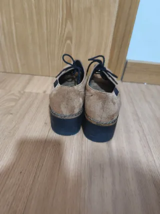 Zapatos planos de ante beige