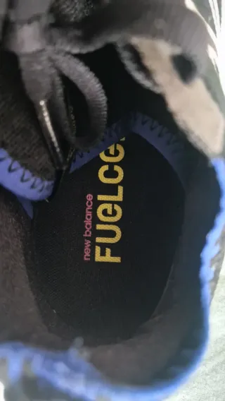 Zapatillas New Balance FuelCell Negras y Rosas