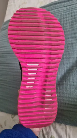 Zapatillas New Balance FuelCell Negras y Rosas