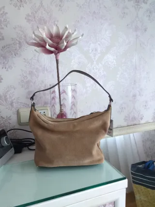Bolso de piel ante beige y marrón