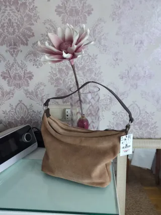Bolso de piel ante beige y marrón