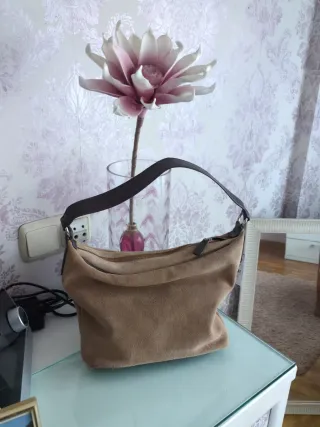 Bolso de piel ante beige y marrón