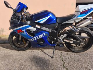 Moto Suzuki Azul y Blanca