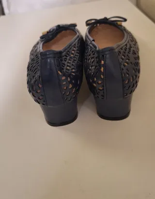 Zapatos planos GOLDEN azules con detalle dorado