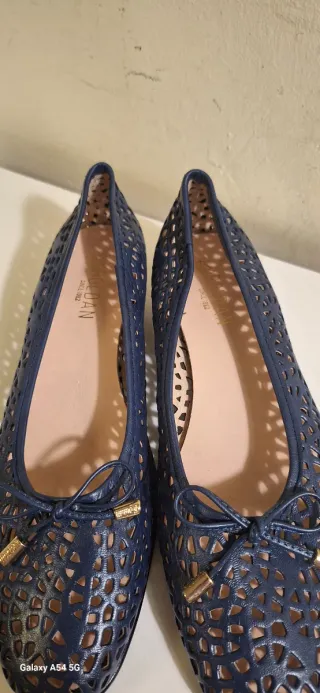 Zapatos planos GOLDEN azules con detalle dorado