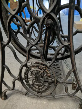 Mesa escritorio Singer antigua