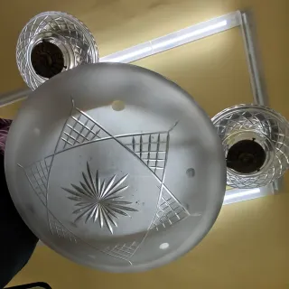 Lámpara de araña antigua de latón y cristal