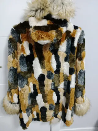 Abrigo pelo sintético multicolor