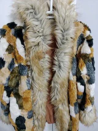 Abrigo pelo sintético multicolor