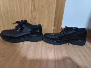 Zapatos charol cordones T.37
