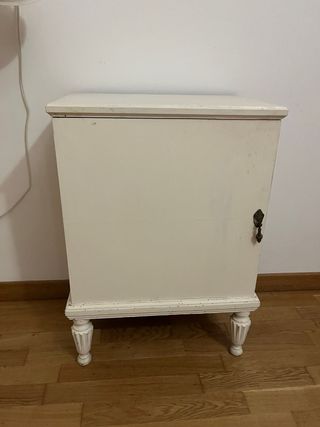 Mesita antigua de madera