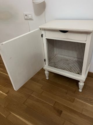 Mesita antigua de madera