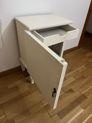 Mesita antigua de madera